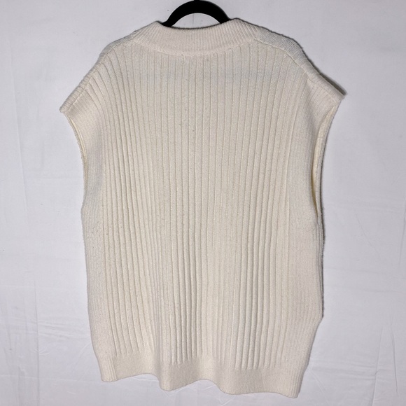 5/$25 Old Navy Oversized Cream Ribbed V Neck Sweater Vest M - Picture 13 of 14